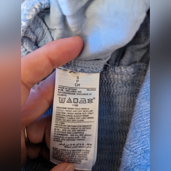 Old Navy Linen Romper with smocked back. Size small. - Picture 8 of 9